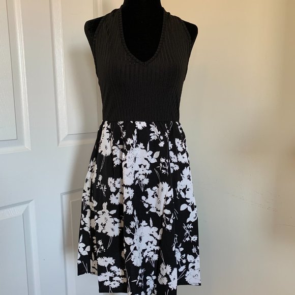 Floral Print Backless Halter Dress - Picture 5 of 6